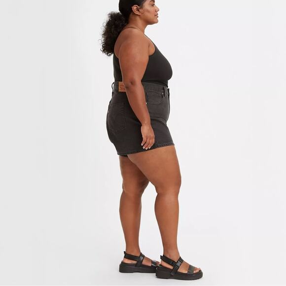 NWT Levi’s High Waisted Black Mom Shorts Plus 26W - Picture 2 of 7